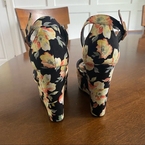 Bamboo Open Toe Floral Platform Wedge Sandals - Picture 5 of 7